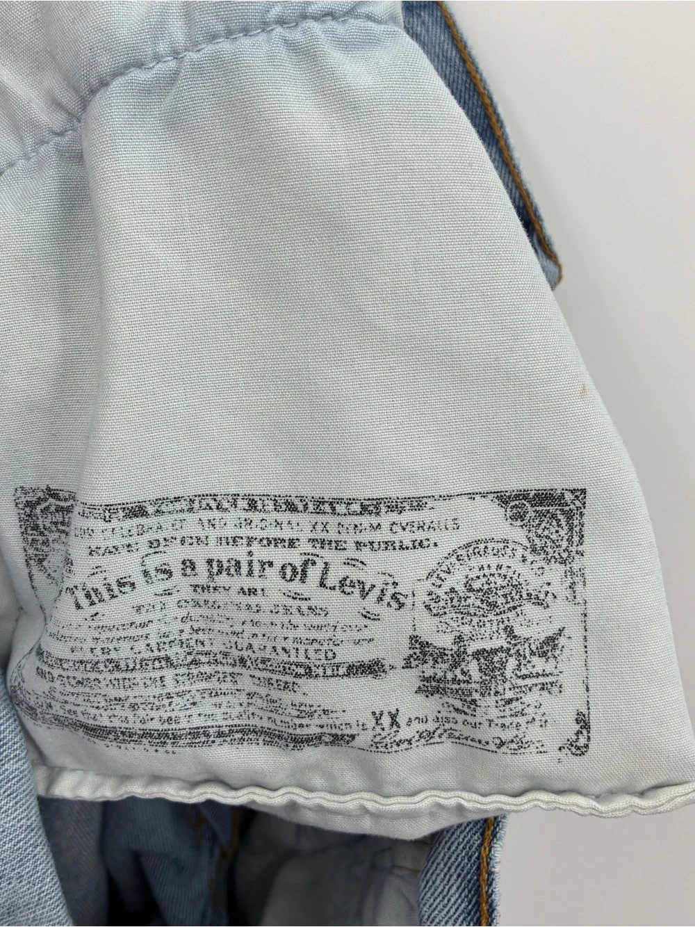 Levi’s Vintage 90s Men’s 501 Distressed Denim Jeans Button Fly Broken-In 35x29